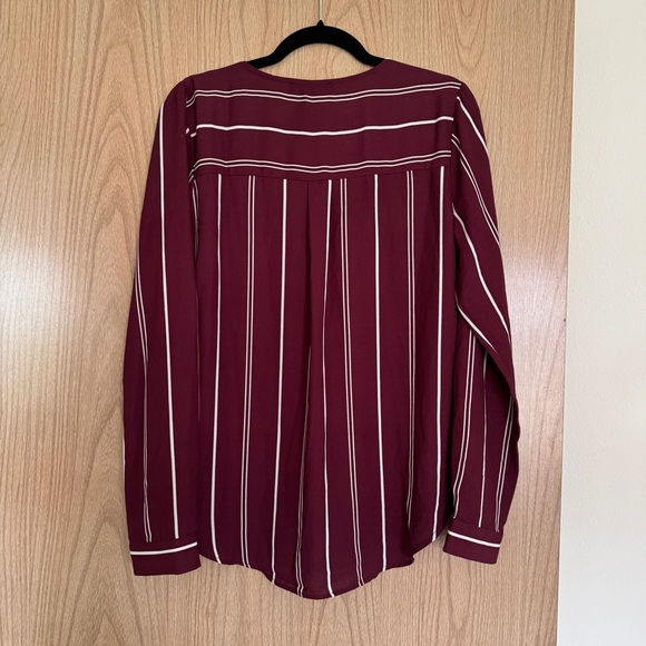 🖤5/$20 Maroon Striped V Neck Blouse - Picture 7 of 8